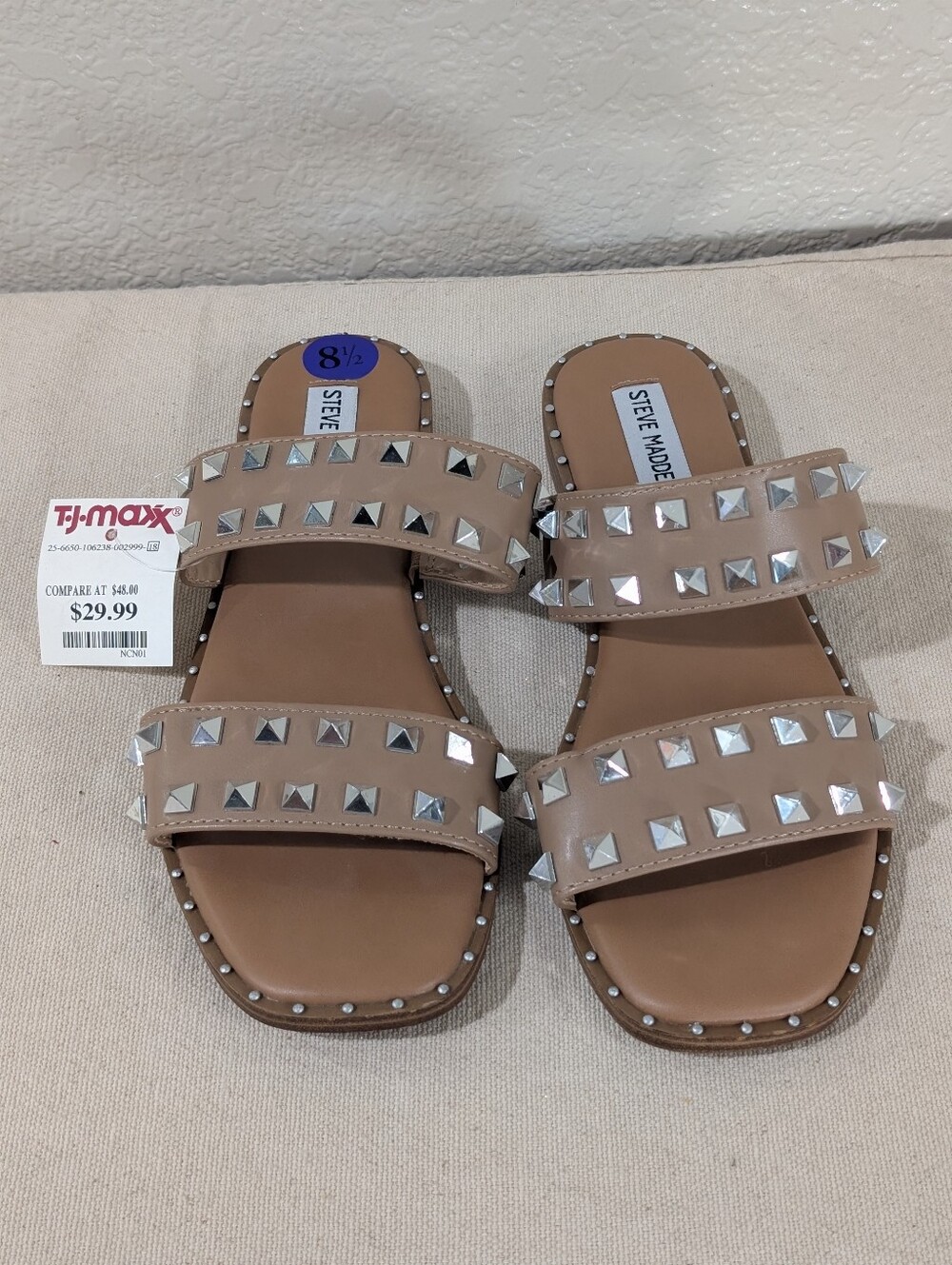 NWT Steve Madden tan studded slide sandals women's 8.5 edgy rock and roll casual